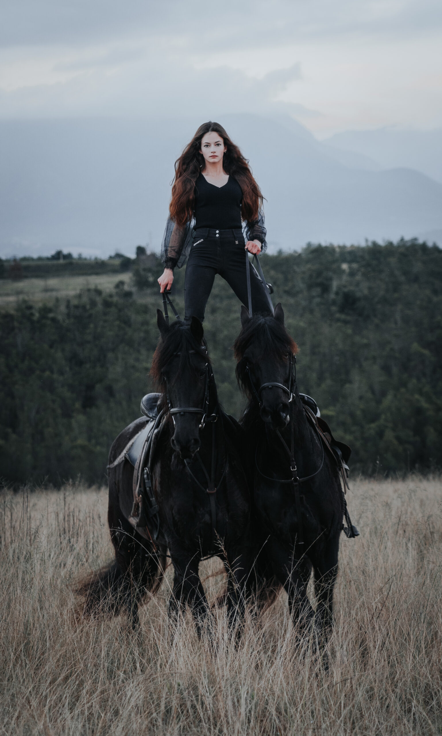 Mackenzie Foy performing Roman riding on two horses